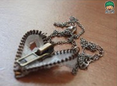 DIY创意手工饰品——图解操作拉链diy心型拉链项链