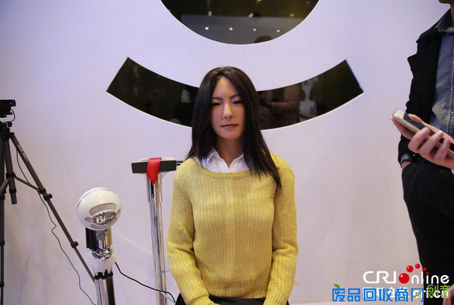 组图:美女机器人亮相世界机器人大会引围观