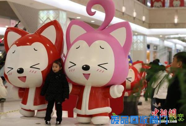 11月26日，二十多个国内当红原创动漫形象阿狸亮相南京，各种生动的表情、艳丽的色彩，给寒冷的季节增添了暖意。