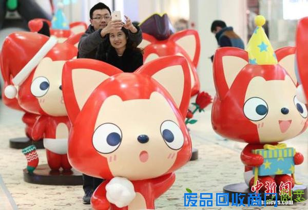 11月26日，二十多个国内当红原创动漫形象阿狸亮相南京，各种生动的表情、艳丽的色彩，给寒冷的季节增添了暖意。