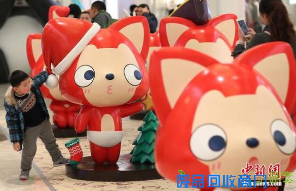 11月26日，二十多个国内当红原创动漫形象阿狸亮相南京，各种生动的表情、艳丽的色彩，给寒冷的季节增添了暖意。