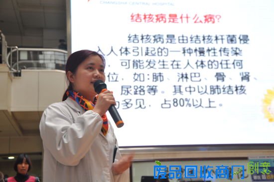 男子全身上演真人版“美图秀秀” 结核专家义诊宣教