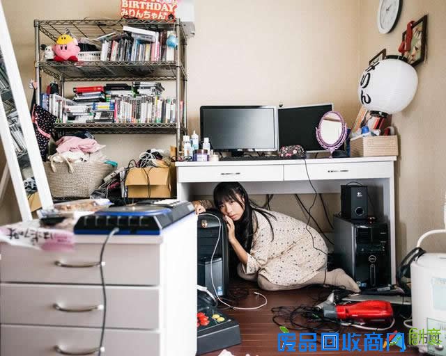 摄影师拍摄日本美女房间：这还是人住的吗！