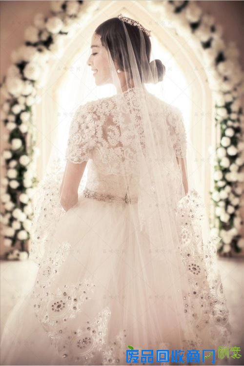 北京婚纱摄影；拍婚纱照腰粗腿粗怎么办