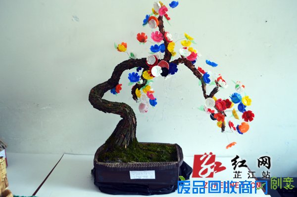 废品“变身”百件作品倡环保芷江学生DIY创意无极限