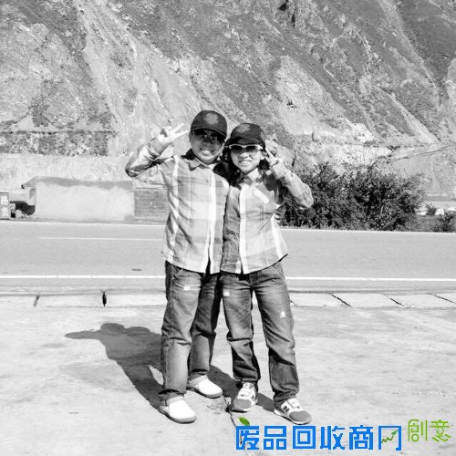 夫妻被误认为学生 结婚登记让人惊呆 婚纱照累坏摄影师