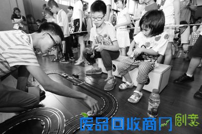 5月31日，莞城少年宫举办“七彩童梦·六一动漫嘉年华”，变成一座动漫城堡。汽车总动员、冰雪奇缘、驯龙高手、喜羊羊与灰太狼、小黄人等当红的动漫情景和人物进驻少年宫，陪孩子们一起欢度“六一”。