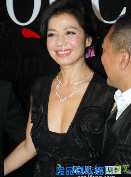 美图秀秀在线抠图/透视装秀在线大图/美女真空透视装尺度太大