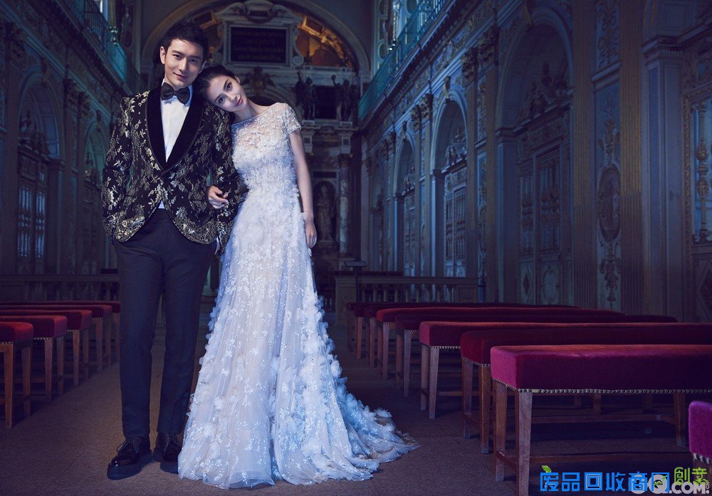 黄晓明、Angelababy唯美婚纱照曝光 埃菲尔铁塔见证浪漫爱情