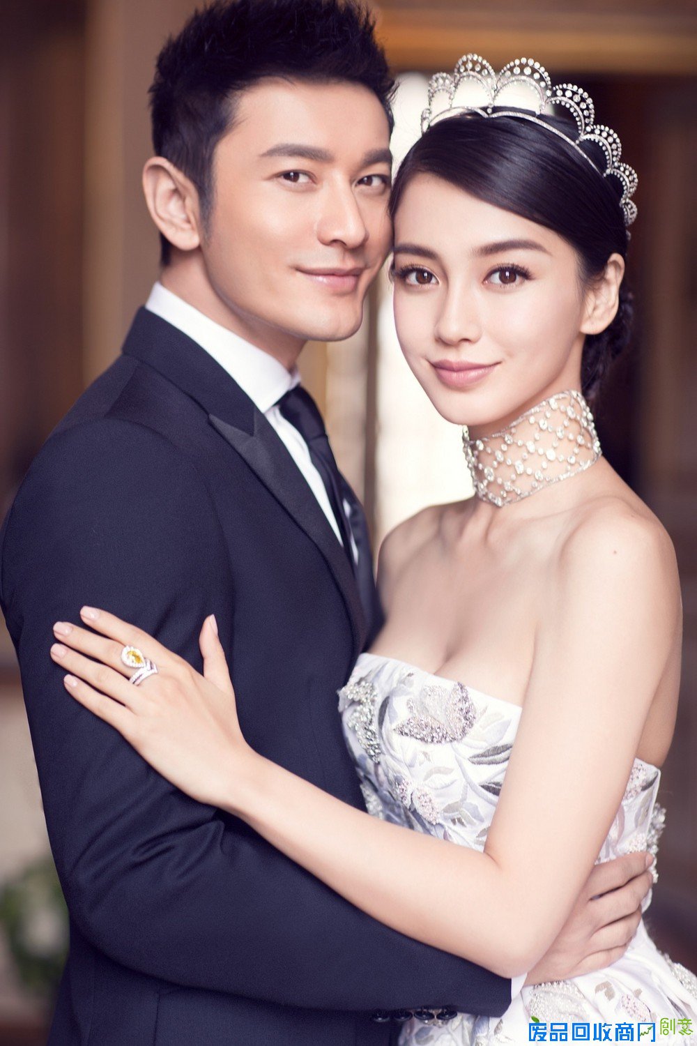 黄晓明、Angelababy唯美婚纱照曝光 埃菲尔铁塔见证浪漫爱情
