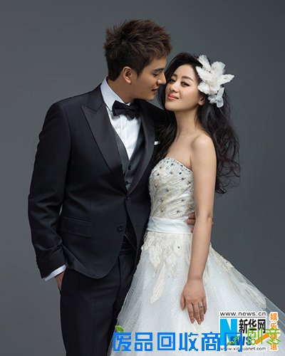 小李琳唯美婚纱照曝光 与经超大秀幸福甜蜜