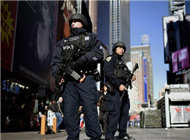 纽约时代广场布满武装警察 加强警戒 纽约时代广场布满武装警察 加强警戒