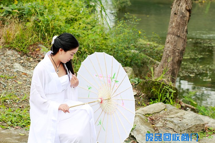 第二届湖北通城黄袍山古装美女摄影节 引金秋旅游热潮