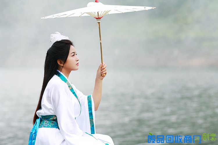 第二届湖北通城黄袍山古装美女摄影节 引金秋旅游热潮