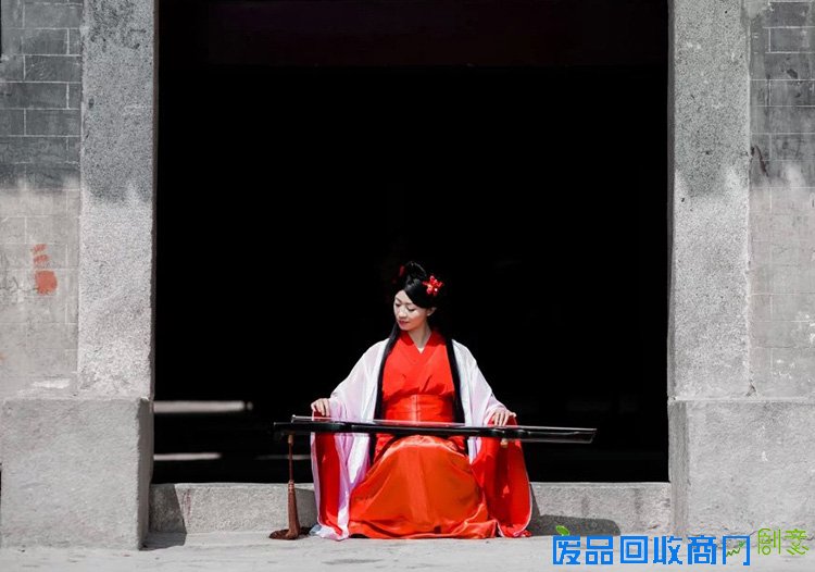 第二届湖北通城黄袍山古装美女摄影节 引金秋旅游热潮