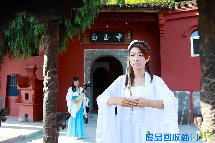 第二届湖北通城黄袍山古装美女摄影节 引金秋旅游热潮