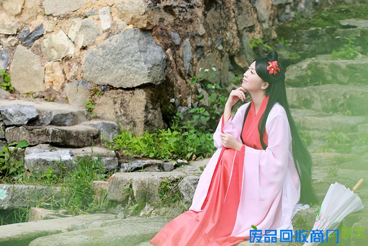 第二届湖北通城黄袍山古装美女摄影节 引金秋旅游热潮