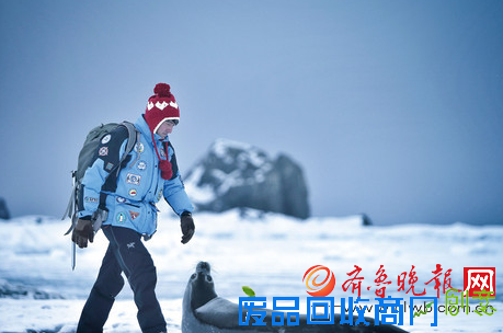 赵又廷撇高圆圆现身南极拍戏 戴小红帽被赞可爱