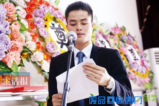 一场追悼会，是告别也是追忆。黄新敏回忆，刚入行时，第一次参加追悼会，主持人念出的悼词让他感怀良久，每一句都是对逝者深切的追思。而今，黄新敏每主持一场追悼会都会投入全部的感情，那也是对逝者的一种尊重。(