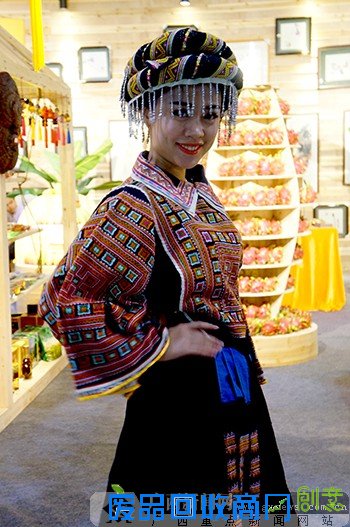 第二届广西妇女创业成果展开展 民族工艺大放异彩