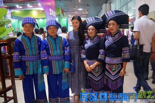 第二届广西妇女创业成果展开展 民族工艺大放异彩