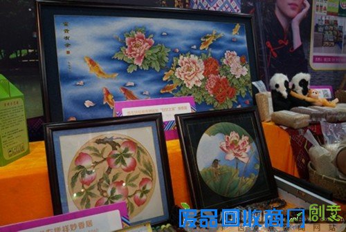 第二届广西妇女创业成果展开展 民族工艺大放异彩
