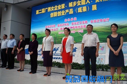 第二届广西妇女创业成果展开展 民族工艺大放异彩
