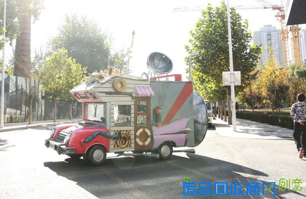 00后萌娃车模走红 外国友人称赞可爱（组图）