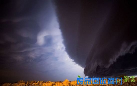 美摄影师捕捉风暴中绝美闪电照片