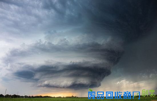 美摄影师捕捉风暴中绝美闪电照片