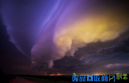 美摄影师捕捉风暴中绝美闪电照片