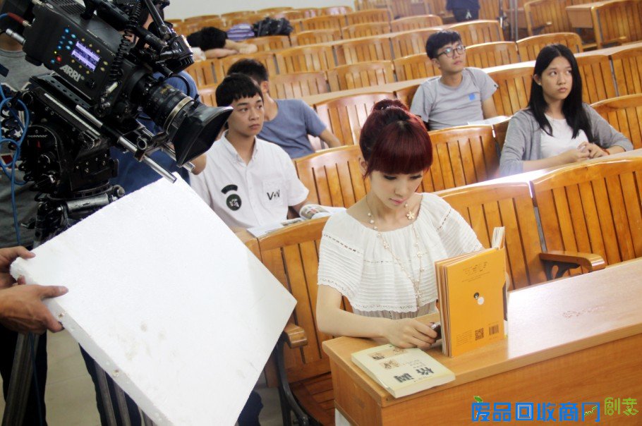 美女主播浪漫校园初恋