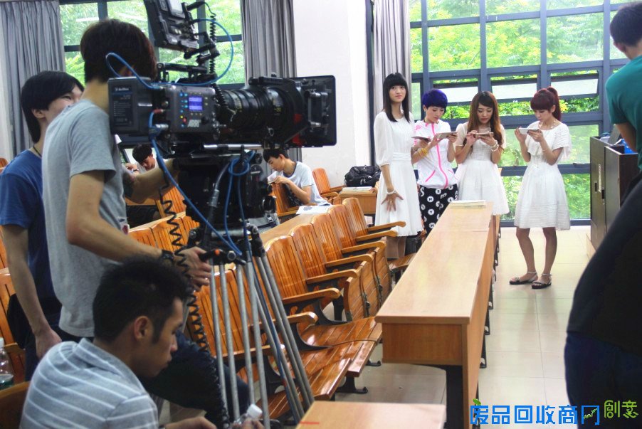 美女主播浪漫校园初恋