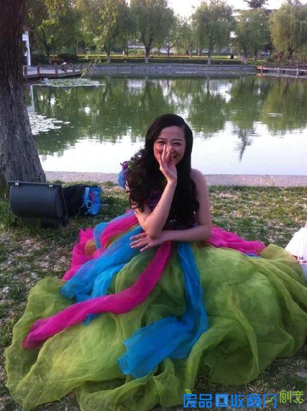 写真拍摄花絮-美女吧 | 男性个人写真拍摄姿势:写真拍摄素材:名模夏洛特拍摄写真 尽显逆天身材