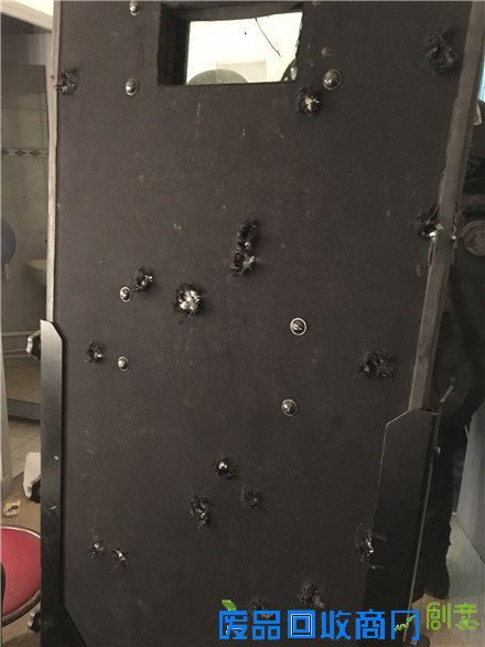 攻入巴塔克兰剧院所用盾牌曝光 被击中27次