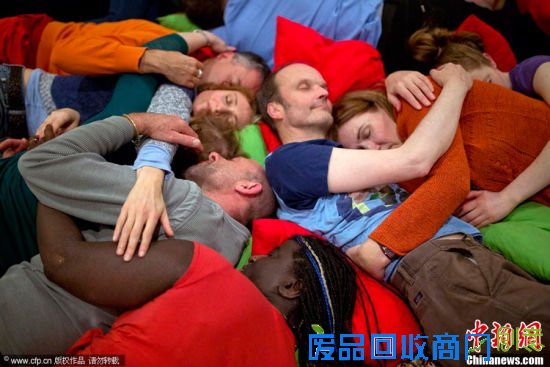 英国“拥抱工作室”