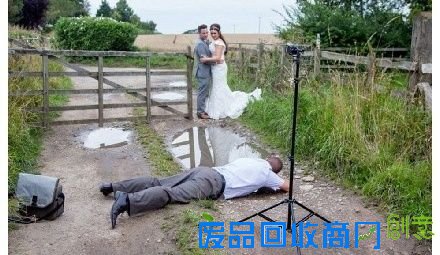 千万别惹摄影师系列…婚纱照居然能这么拍！