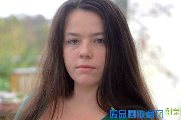 美女对色情片上瘾 花4万购买视频图片