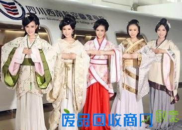 史上最唯美毕业照：婚纱照汉服照水下照大PK