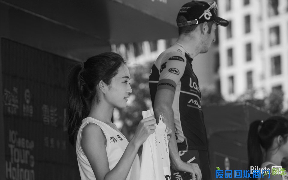 自行车摄影_BIKETO美骑网【每日一图】献上美女一枚 请大家静静欣赏