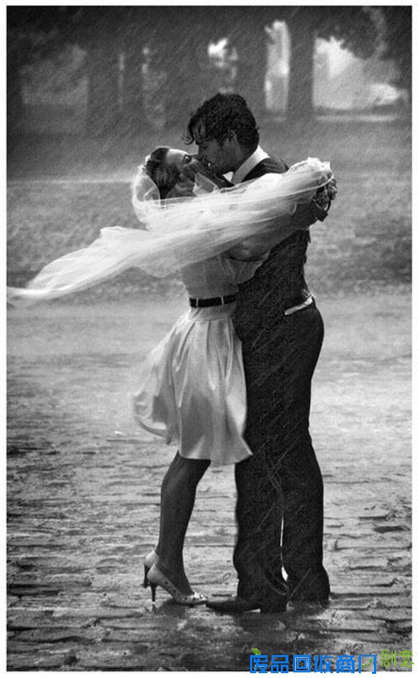 浪漫邂逅雨中婚纱照很唯美