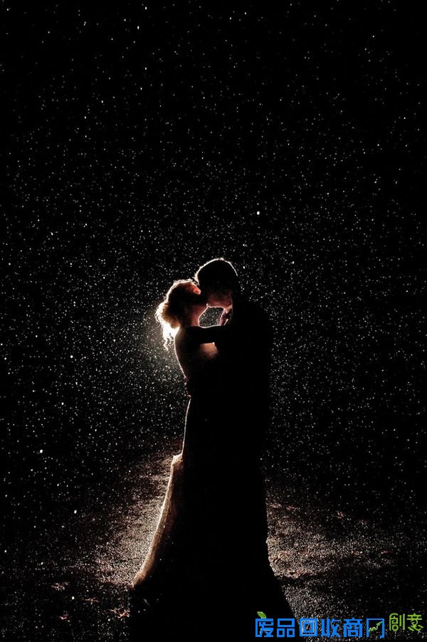 浪漫邂逅雨中婚纱照很唯美