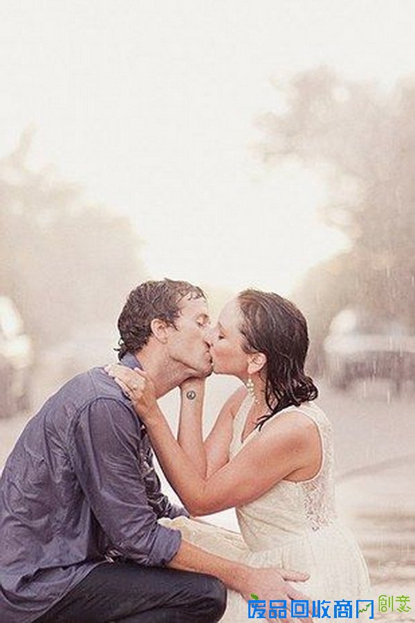 浪漫邂逅雨中婚纱照很唯美