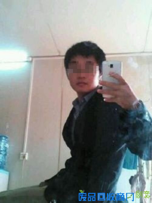 杀女友后合影发朋友圈