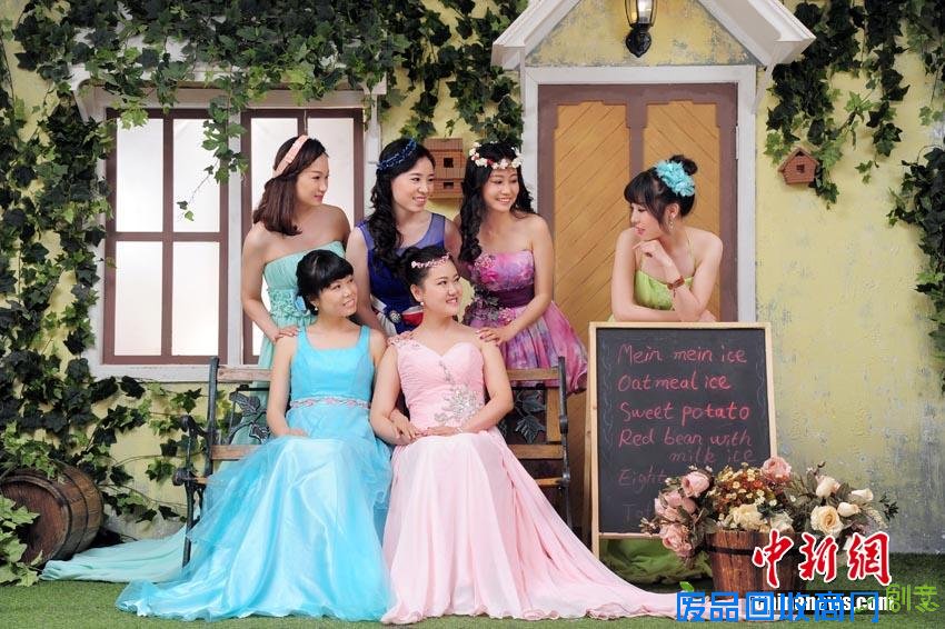 吉林女大学生拍“毕业婚纱照” 纪念青春