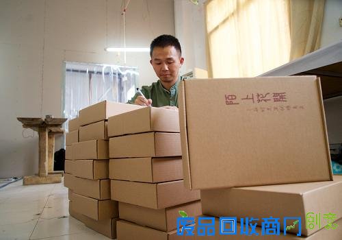 返乡创业夫妻档：手工缝制“中国风”