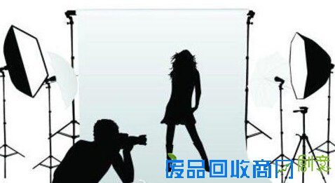 新娘求刺激拍大胆婚纱照遭猥亵身亡:摄影师猥亵女顾客