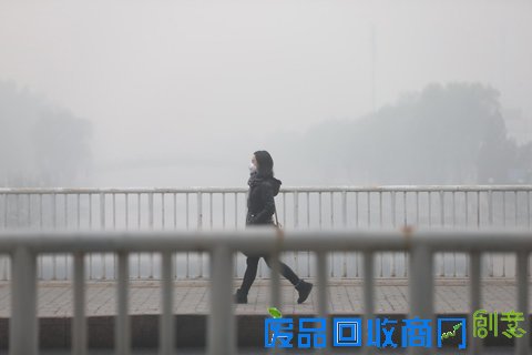 雾霾爆表 北京“忧郁图景”