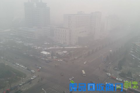 雾霾爆表 北京“忧郁图景”