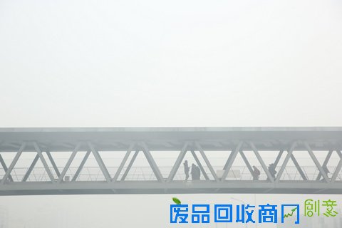雾霾爆表 北京“忧郁图景”